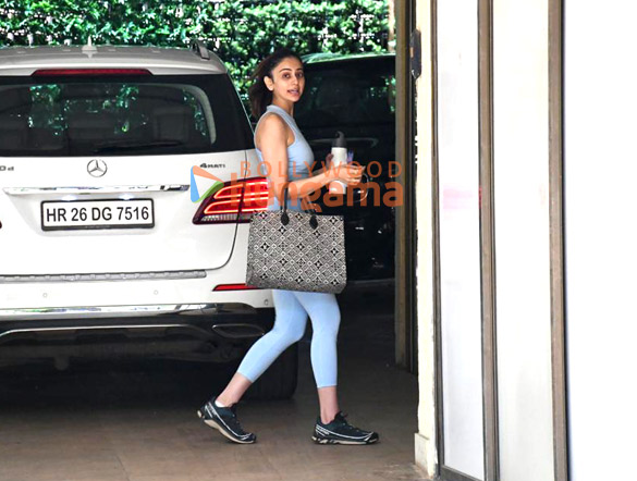 Photos: Rakul Preet Singh spotted outside her building in Bandra Photos: Rakul Preet Singh spotted outside her building in Bandra