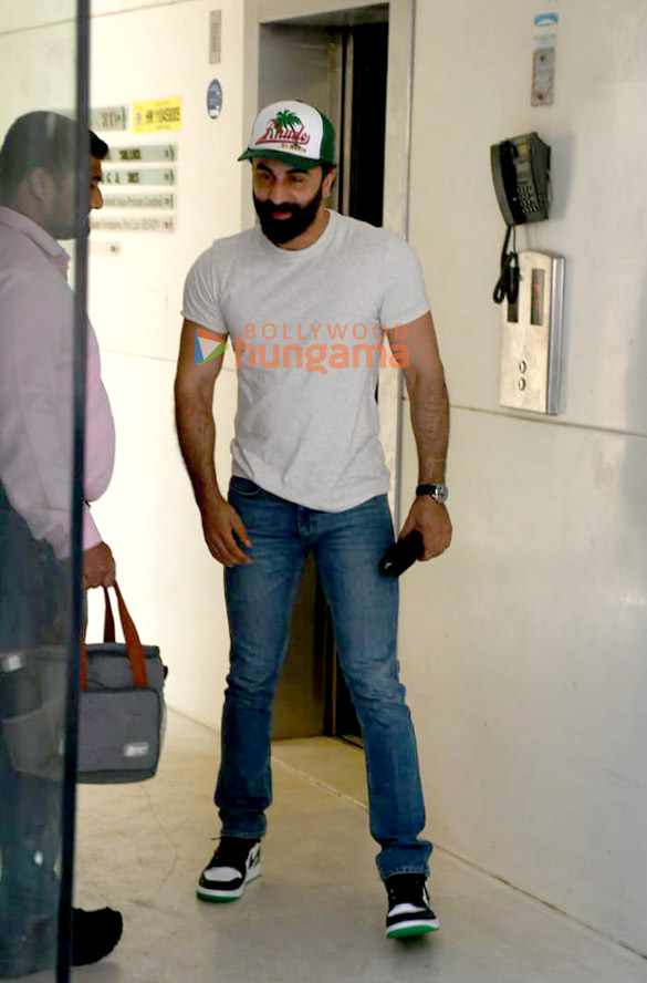 photos ranbir kapoor snapped at rsvp office 2