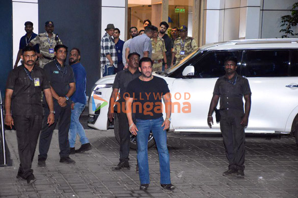 Photos: Salman Khan and Maniesh Paul snapped at the Kalina airport Photos: Salman Khan and Maniesh Paul snapped at the Kalina airport