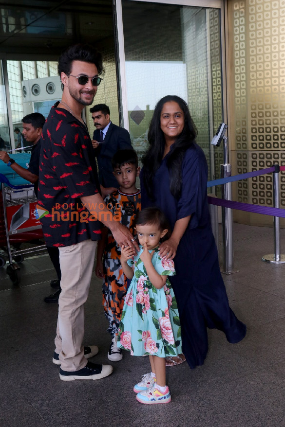 photos shriya saran neha kakkar raftaar and others snapped at the airport 2