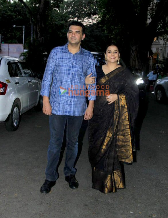 Photos: Siddharth Roy Kapur and Vidya Balan snapped in Bandra Photos: Siddharth Roy Kapur and Vidya Balan snapped in Bandra