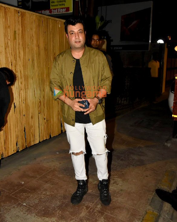photos sonakshi sinha zoa morani varun sharma and others snapped at binge in bandra 3