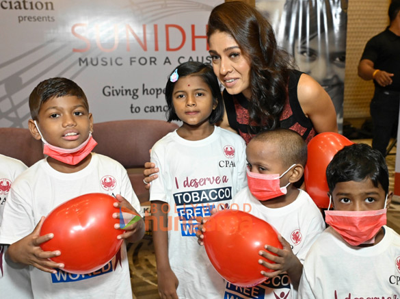 photos sunidhi chauhan snapped at the cancer patients aid association 2