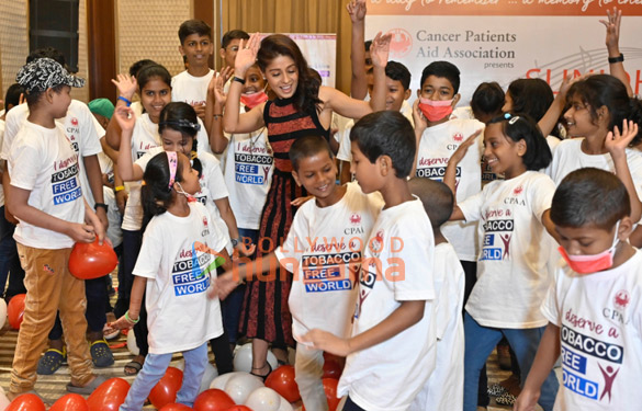 photos sunidhi chauhan snapped at the cancer patients aid association 5