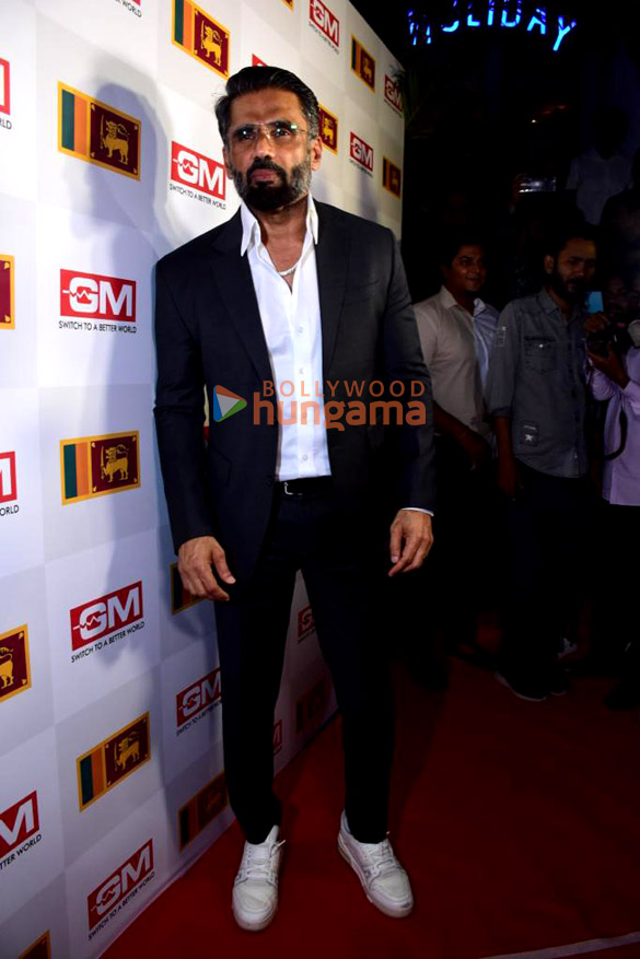 Photos: Suniel Shetty snapped in Bandra Photos: Suniel Shetty snapped in Bandra