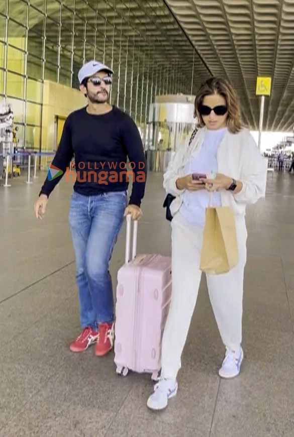 photos sunny leone daniel weber hiten tejwani and gauri pradhan snapped at the airport 2