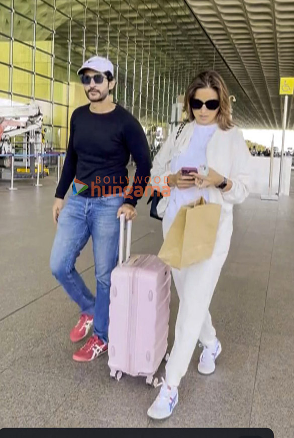 photos sunny leone daniel weber hiten tejwani and gauri pradhan snapped at the airport 4