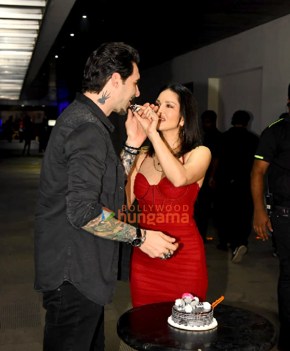 photos sunny leone and daniel weber snapped cutting a cake in bandra 3