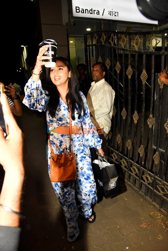photos tejasswi prakash snapped outside a salon in bandra 4