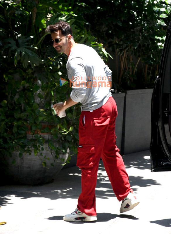 photos varun dhawan snapped at atlees residence 3