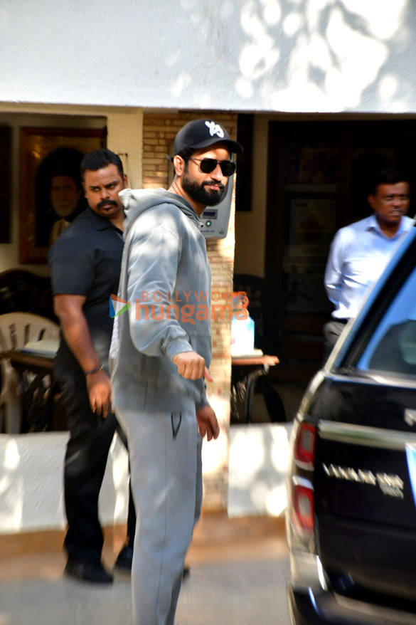 photos vicky kaushal snapped at amitabh bachchans office in juhu 1