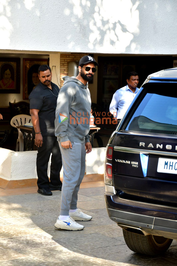 photos vicky kaushal snapped at amitabh bachchans office in juhu 3