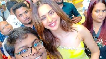 Rakul Preet Singh clicks a photo with a fan who travelled 5 hours to meet her in Hyderabad, see pic