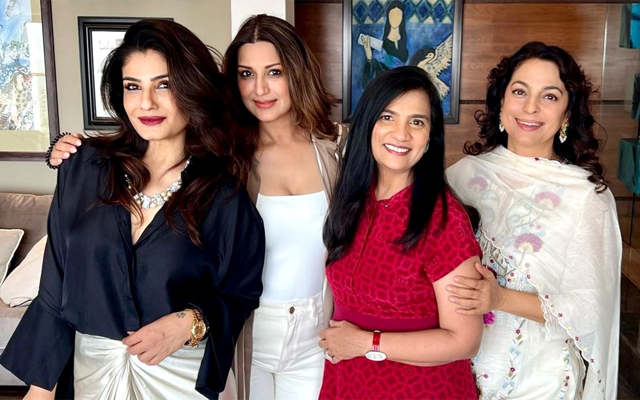 Raveena Tandon celebrates Padma Shri win with her girl gang, Juhi Chawla, Sonali Bendre and Shilpa Shetty; see pics : Bollywood News – Bollywood Hungama