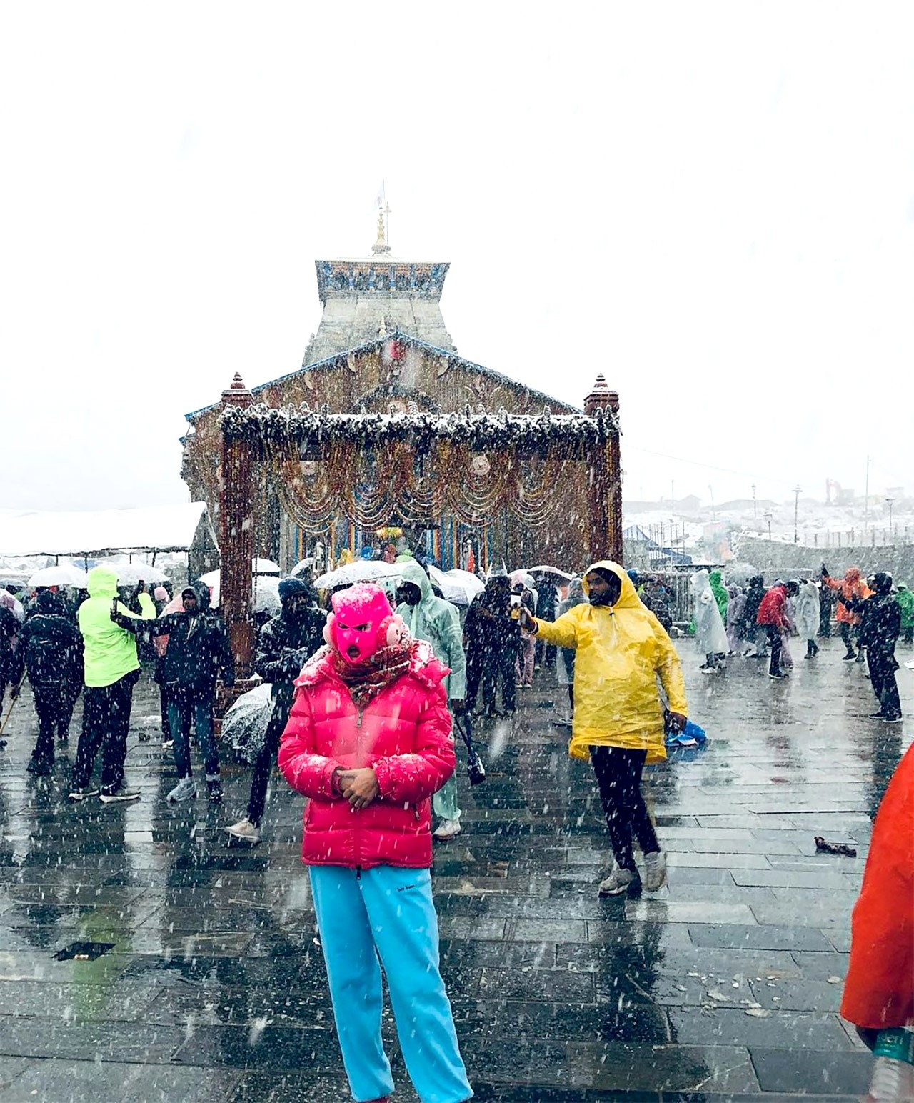 Explore Kedarnath through the eyes of Sara Ali Khan! See pics 