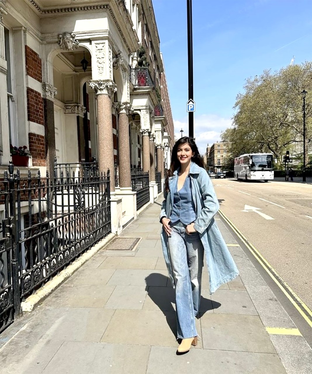 Shanaya Kapoor doubles the fashion fun in London with twin denim ensembles