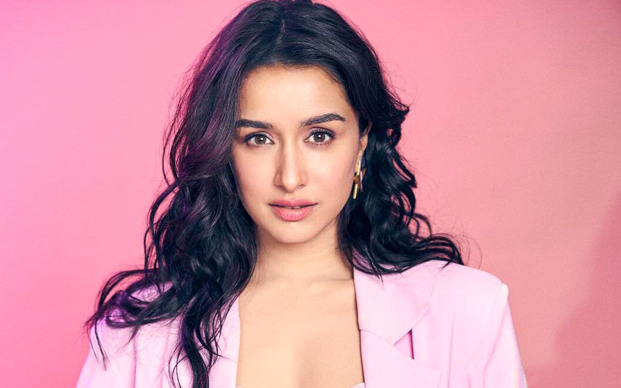 Shraddha Kapoor wows fans with incredible French and British accents