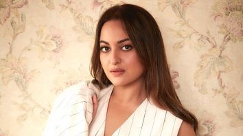 Sonakshi Sinha gifts hand-made tiger painting to Dahaad creators Zoya Akhtar & Reema Kagti