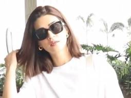 The lovely Kriti Sanon gets papped at the airport