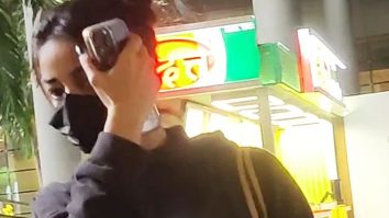 Ananya Panday hides her face as paps click her at the airport