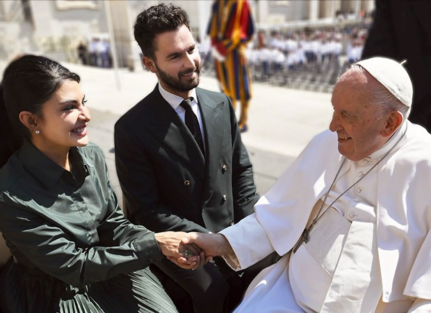 Jacqueline Fernandez meets the Pope along with producer Andrea Iervolino 