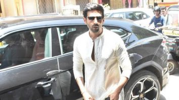 Kartik Aaryan attends PKP co-star Sonnalli Seygall’s wedding