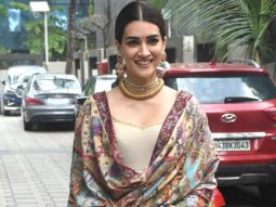 Kriti Sanon looks unrealistically beautiful as paps call her ‘Janaki Ji’