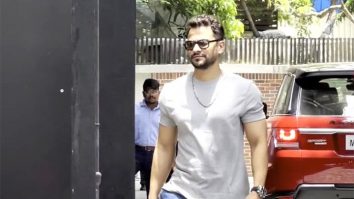 Kunal Khemu strikes a pose for paps as he gets clicked