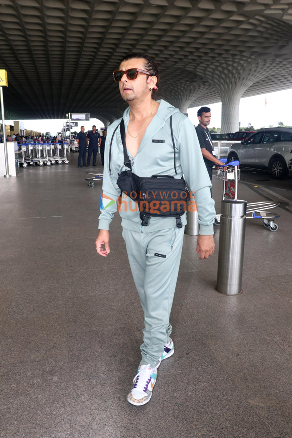 photos adah sharma sonu nigam and others snapped at the airport 2