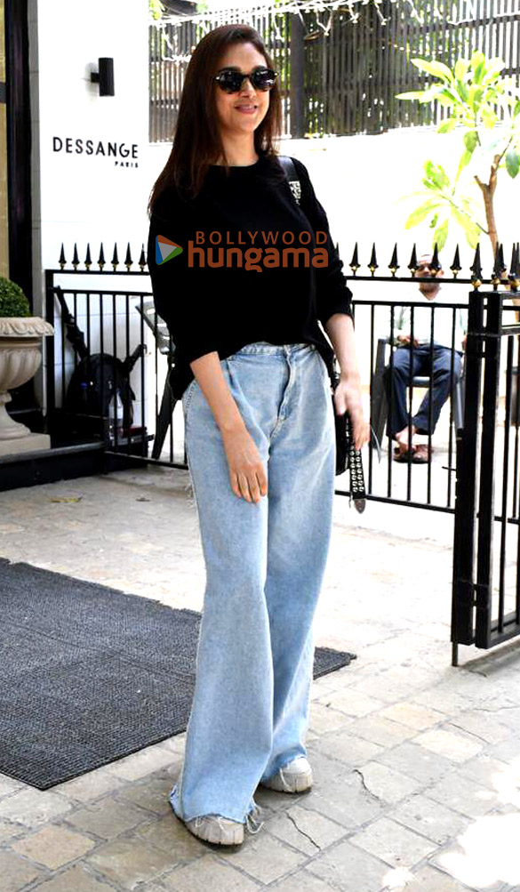 Photos: Aditi Rao Hydari snapped outside a salon in Bandra Photos: Aditi Rao Hydari snapped outside a salon in Bandra