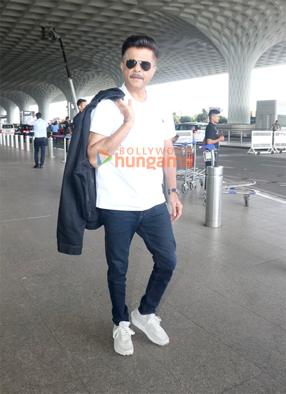 photos agastya nanda suhana khan khushi kapoor and others snapped at the airport 8