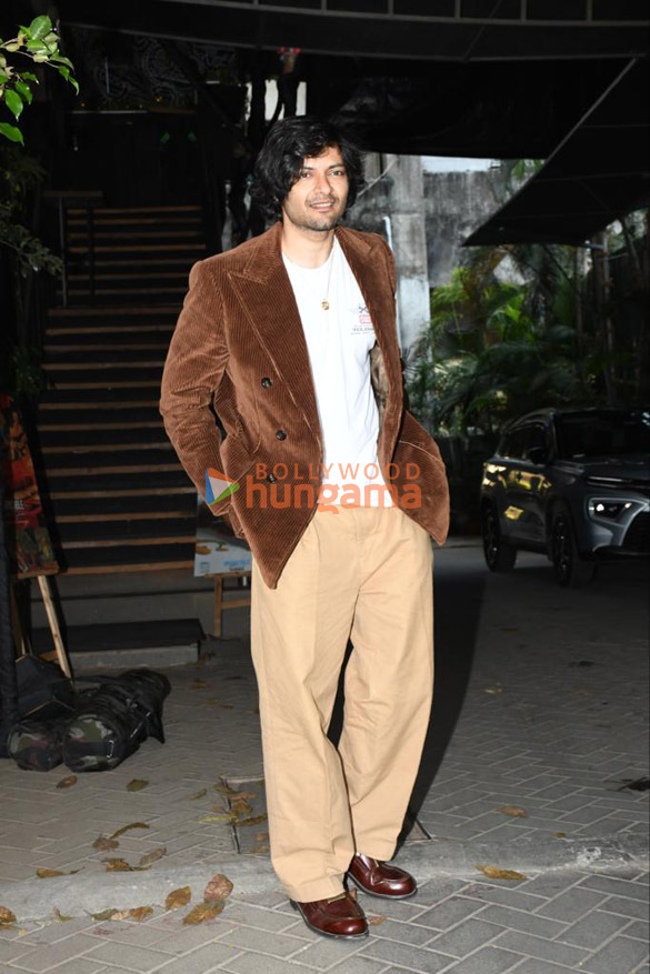 photos ali fazal snapped in bandra 4