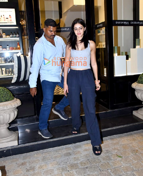 photos ananya panday snapped at a salon in bandra 4