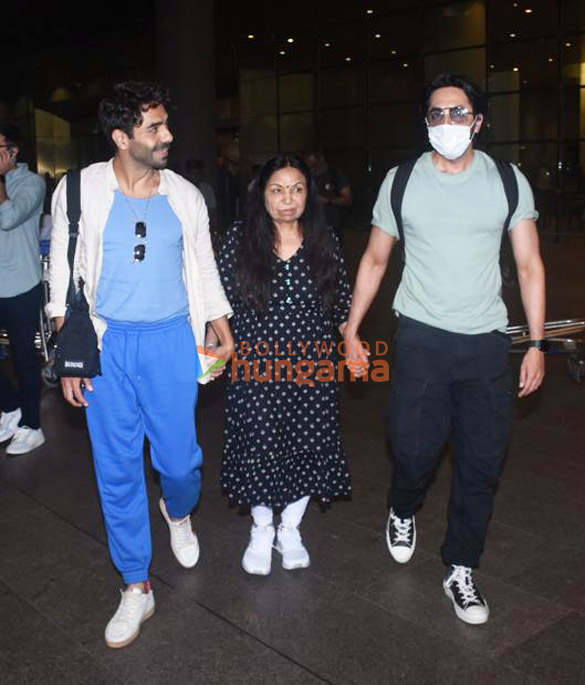 photos anil kapoor ayushmann khurrana and others snapped at the airport 555 1