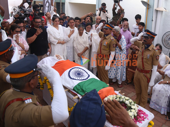 photos celebs attend sulochana latkars last rites 2 000