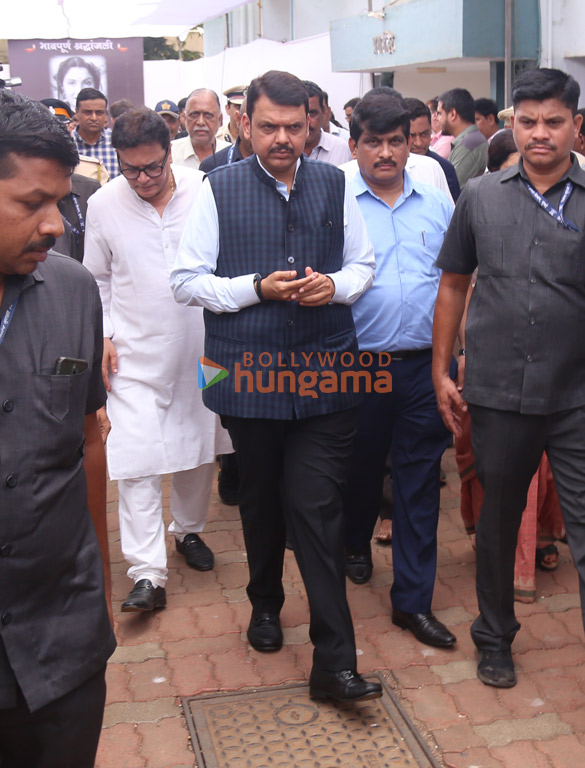 photos celebs attend sulochana latkars last rites 2