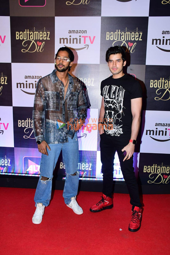 photos celebs grace the premiere of badtameez dil 10