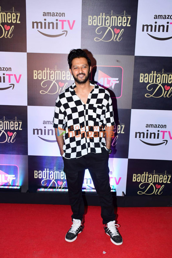 photos celebs grace the premiere of badtameez dil 3
