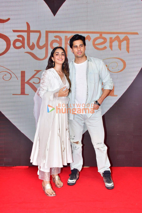 photos celebs grace the premiere of satyaprem ki katha 1100 1