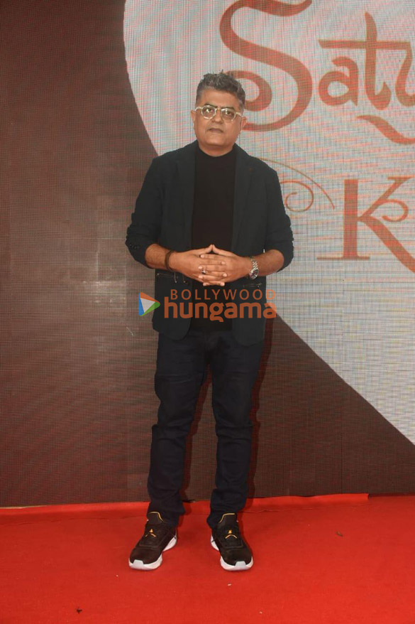 photos celebs grace the premiere of satyaprem ki katha 121 8