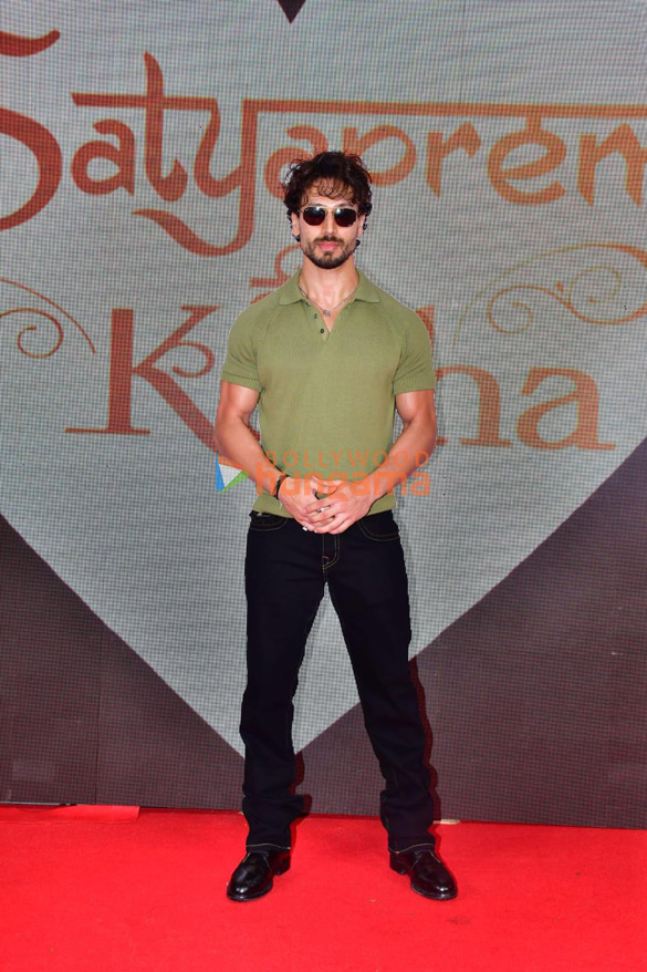 photos celebs grace the premiere of satyaprem ki katha 13
