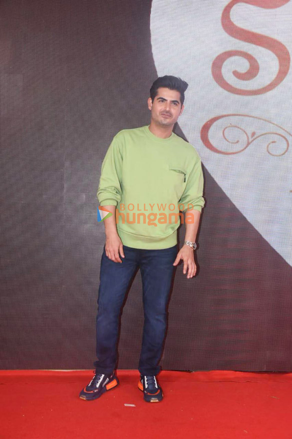 photos celebs grace the premiere of satyaprem ki katha 27