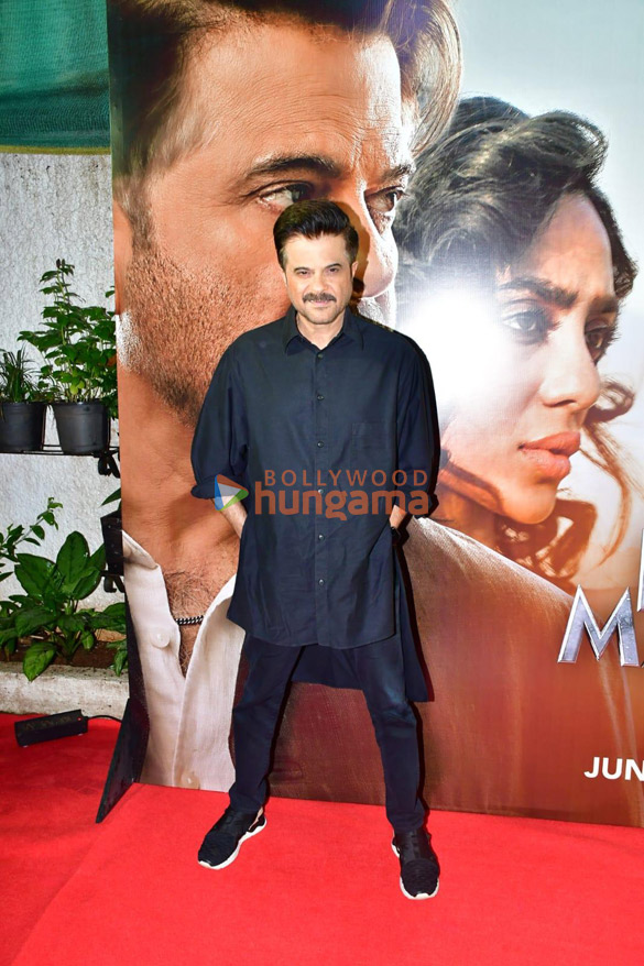 photos celebs grace the premiere of the night manager 2 11