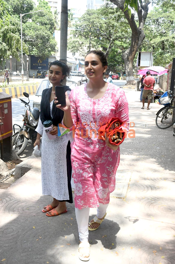 photos huma qureshi and patralekha snapped outside a dance class 4
