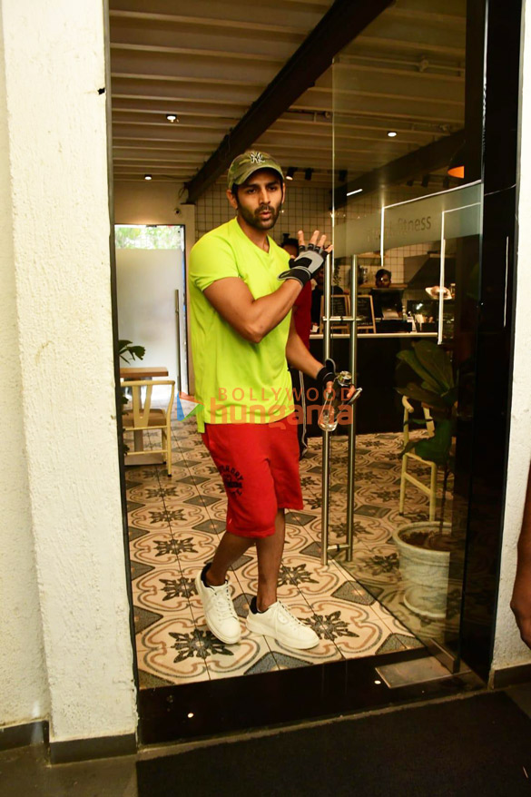 photos kartik aaryan sajid nadiadwala and warda khan nadiadwala snapped at the gym in juhu 1