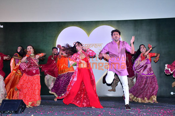 photos kartik aaryan and kiara advani snapped at sun sajni song launch from satyaprem ki katha1 8