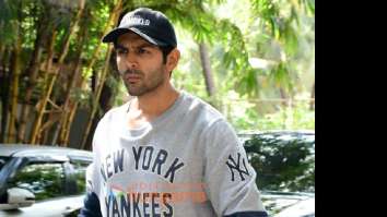 Photos: Kartik Aaryan snapped in Juhu