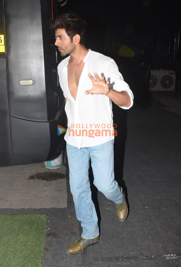 photos kiara advani and kartik aaryan snapped promoting their film satyaprem ki katha 4