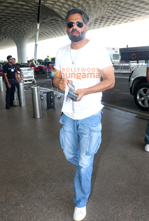 photos malaika arora radhika madan and suniel shetty snapped at the airport 3