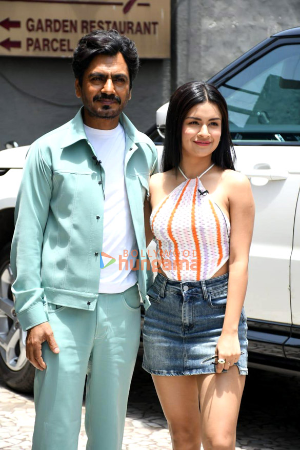 photos nawazuddin siddiqui and avneet kaur spotted at lucky restaurant in bandra 4